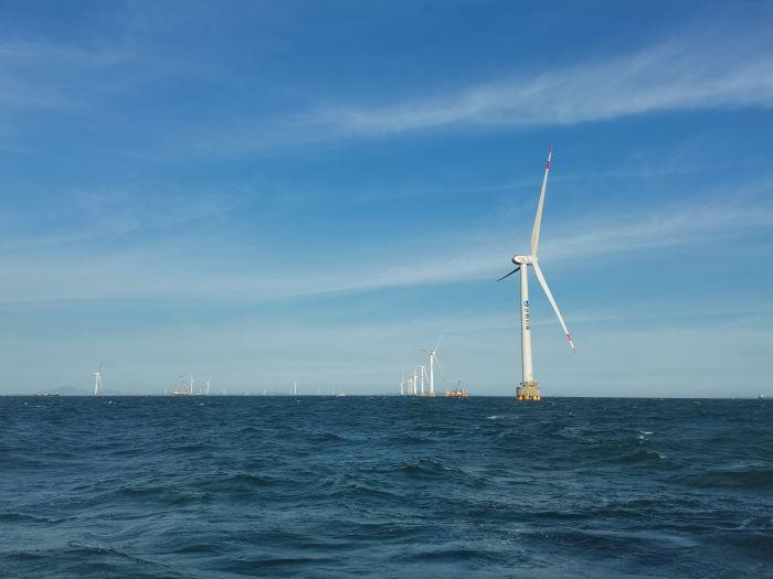 亚太单机容量最大海上风机在三峡福清兴化湾风电场成功并网发电